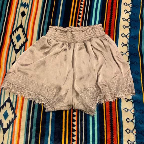 Silky lace shorts - Picture 1 of 1